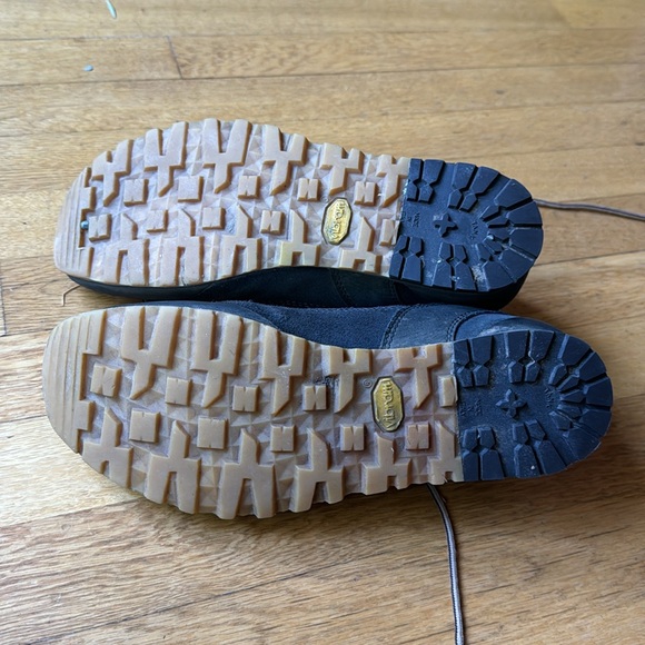 Nice Han Wag shoes, Eur 40. Still lots of tread. Little small for me - Picture 4 of 4
